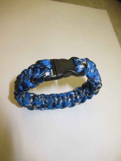 Paracord rannenauha muovilukolla - Image 8