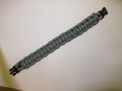 Paracord rannenauha muovilukolla - Image 5